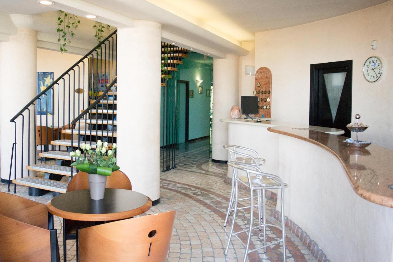 Amba Hotel Rimini Kültér fotó