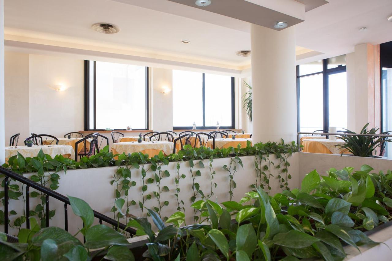 Amba Hotel Rimini Kültér fotó