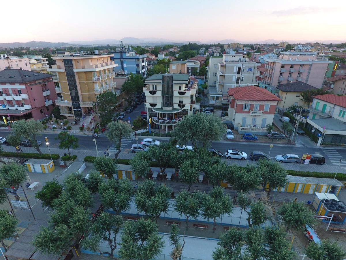 Amba Hotel Rimini Kültér fotó